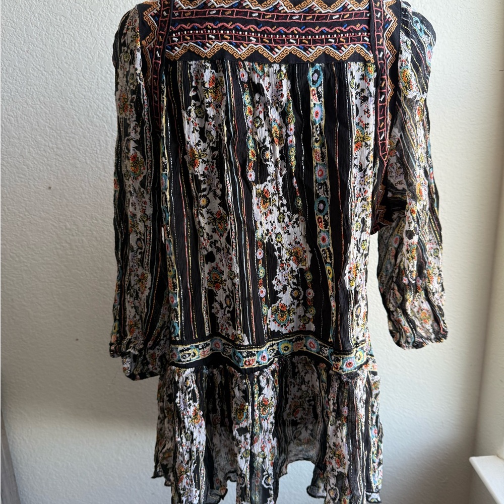 Black and Multicolor Patterned Top - Picture 7 of 8